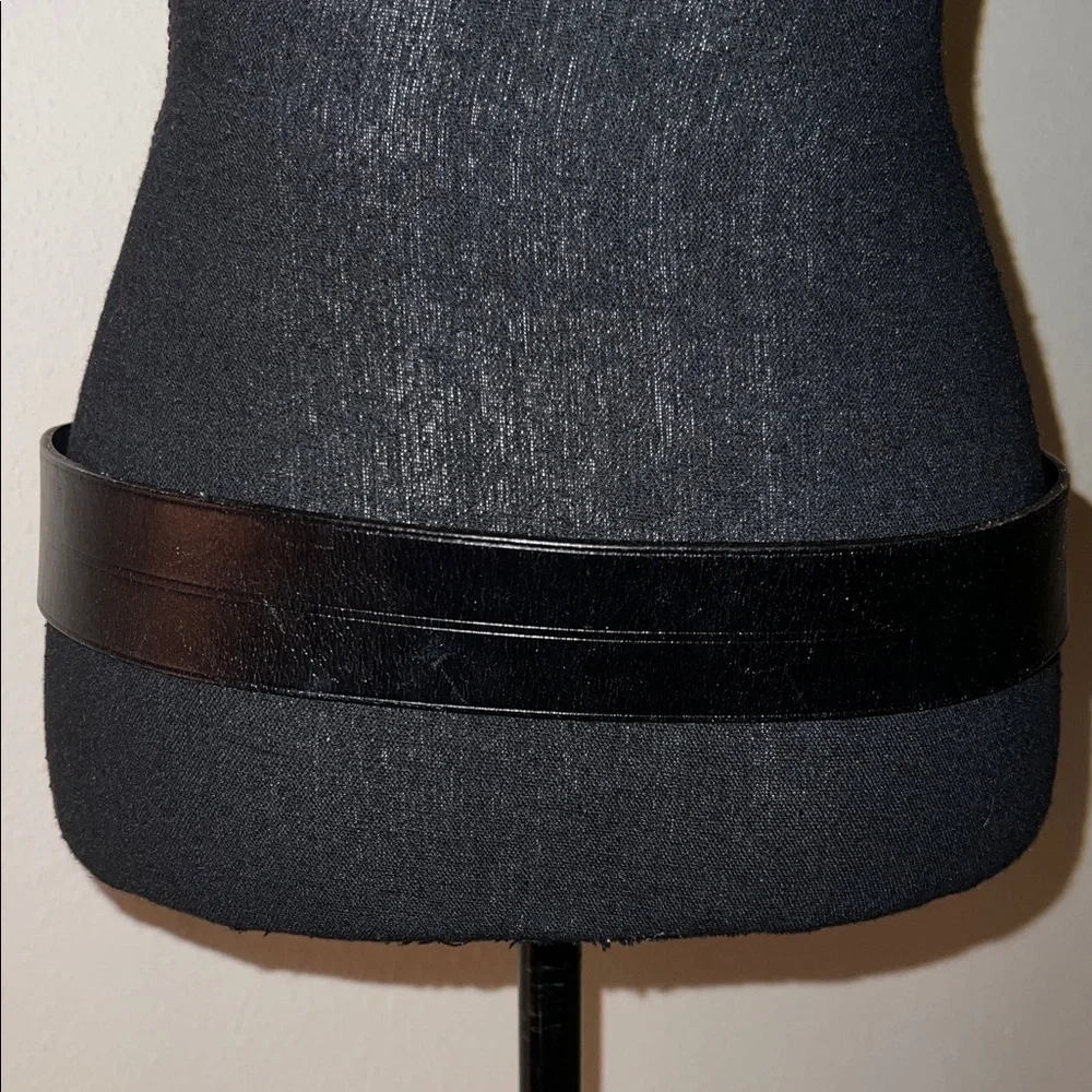 Ralph Lauren Women’s Classic Black Leather Belt with Silver Ring Buckle Medium
